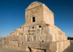 Pasargadae - hrobka Kýra Velikého Pasargadae - hrobka Kýra Velikého