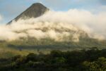 Arenal - aktivní stratovulkán Arenal - aktivní stratovulkán