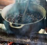 Kakaové boby - ukázka pražení u místních indiánů Kakaové boby - ukázka pražení u místních indiánů