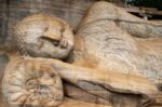 Polonnaruwa - Buddha vytesaný ze žuly 1 Polonnaruwa - Buddha vytesaný ze žuly 1